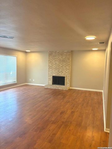 11843 Braesview Apt 701, San Antonio, TX 78213