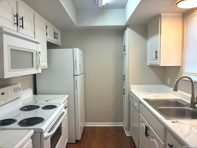 11843 Braesview Apt 701, San Antonio, TX 78213