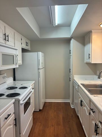 11843 Braesview Apt 701, San Antonio, TX 78213