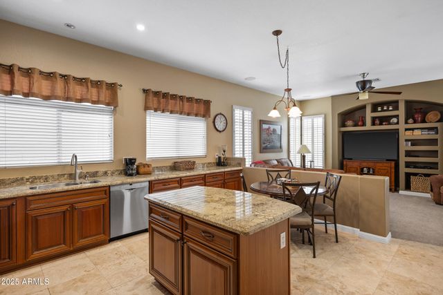 269 W EL FREDA Road, Tempe, AZ 85284