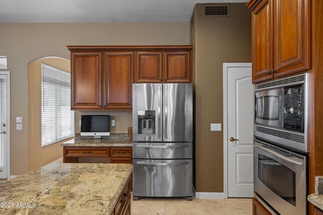 269 W EL FREDA Road, Tempe, AZ 85284