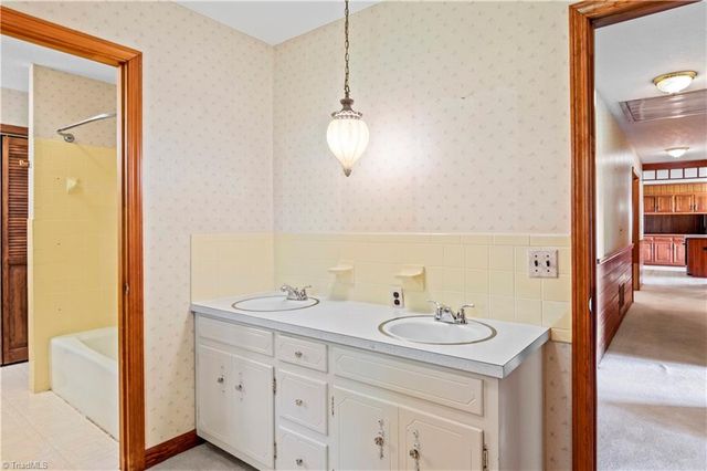 111 Earnhart Road, Pinnacle, NC 27043