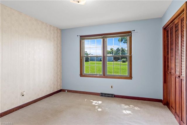 111 Earnhart Road, Pinnacle, NC 27043