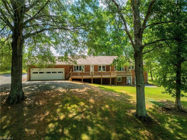 111 Earnhart Road, Pinnacle, NC 27043