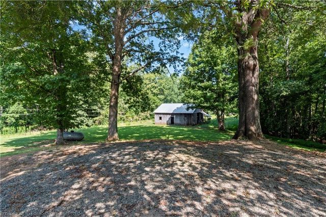111 Earnhart Road, Pinnacle, NC 27043