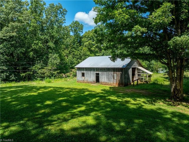 111 Earnhart Road, Pinnacle, NC 27043