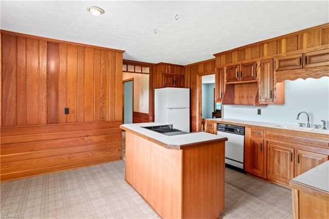 111 Earnhart Road, Pinnacle, NC 27043