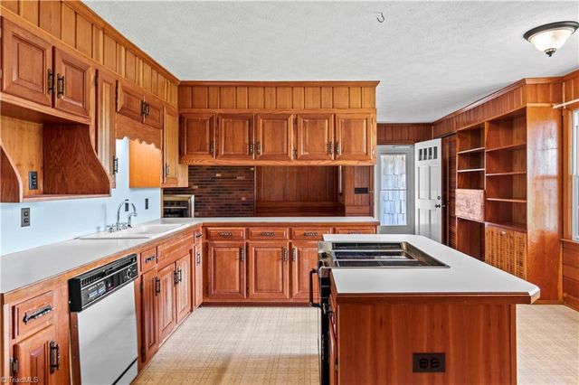 111 Earnhart Road, Pinnacle, NC 27043