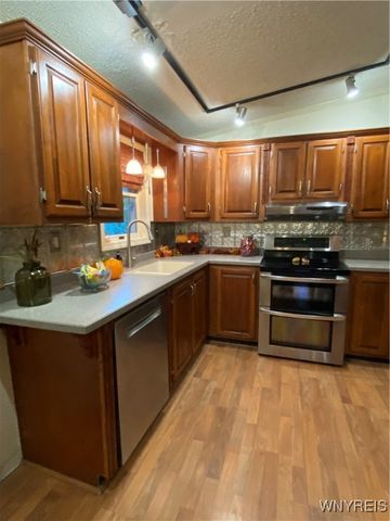 5862 Lakeview Terrace, Hamburg, NY 14085