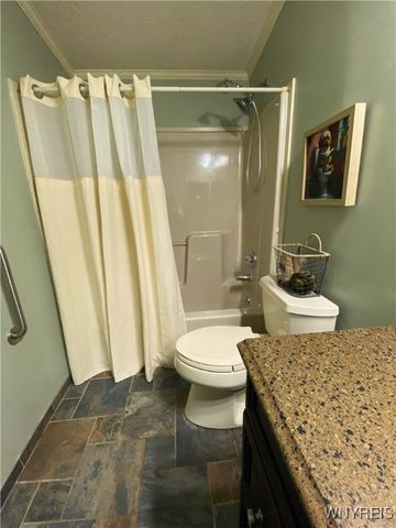 5862 Lakeview Terrace, Hamburg, NY 14085