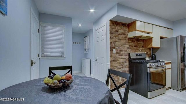 57 Chestnut Way, Manalapan, NJ 07726