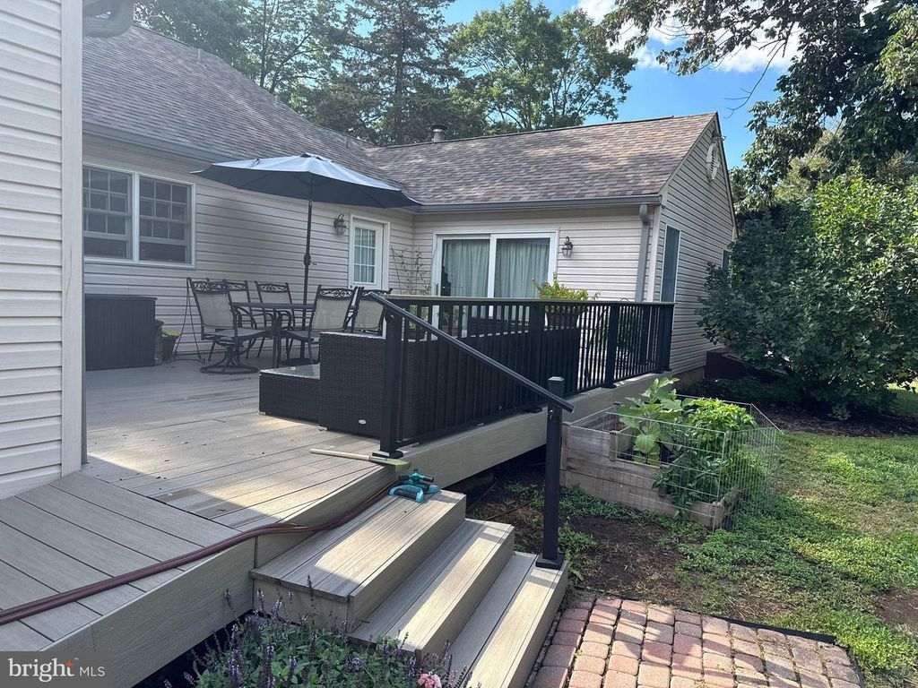 14 WOODSIDE AVE, Chalfont, PA 18914