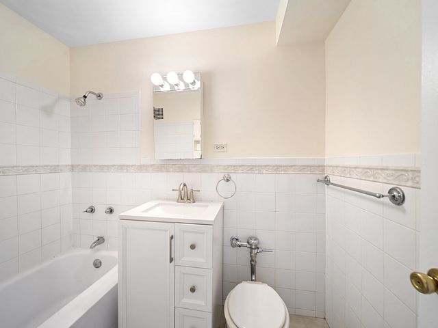6030 N Sheridan Road 505, Chicago, IL 60660