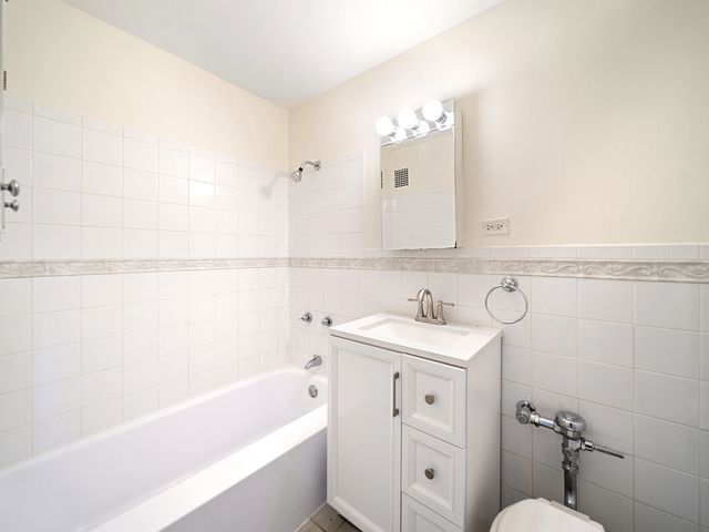 6030 N Sheridan Road 505, Chicago, IL 60660