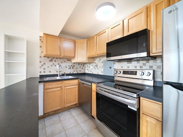 6030 N Sheridan Road 505, Chicago, IL 60660