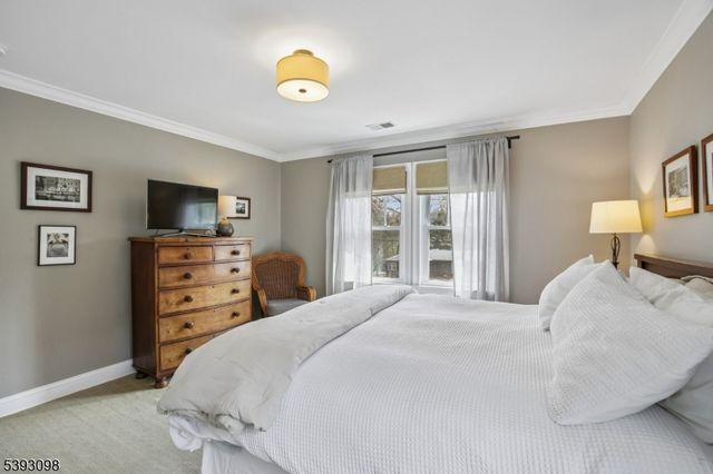 395 Meadowbrook Ln, South Orange Village Twp., NJ 07079