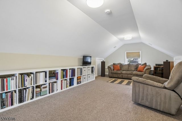 395 Meadowbrook Ln, South Orange Village Twp., NJ 07079