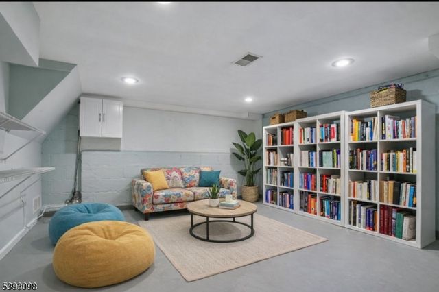 395 Meadowbrook Ln, South Orange Village Twp., NJ 07079