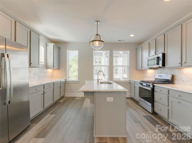 606 W End Drive, Charlotte, NC 28208