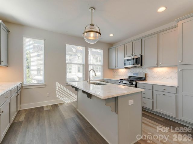 606 W End Drive, Charlotte, NC 28208