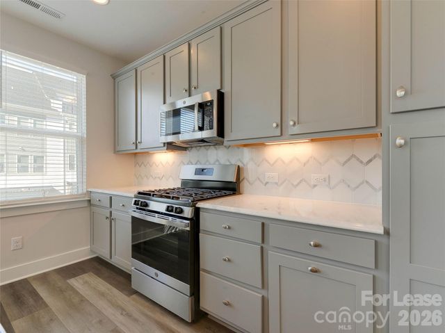 606 W End Drive, Charlotte, NC 28208