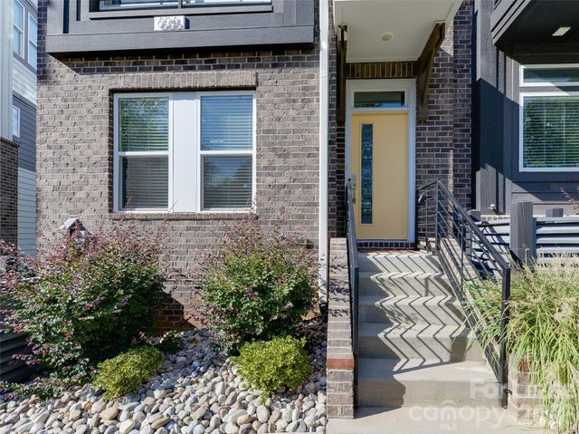 606 W End Drive, Charlotte, NC 28208