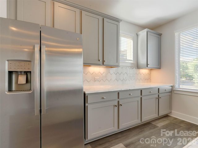 606 W End Drive, Charlotte, NC 28208
