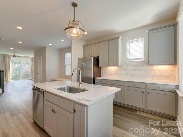 606 W End Drive, Charlotte, NC 28208