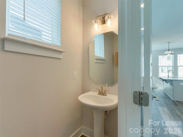 606 W End Drive, Charlotte, NC 28208