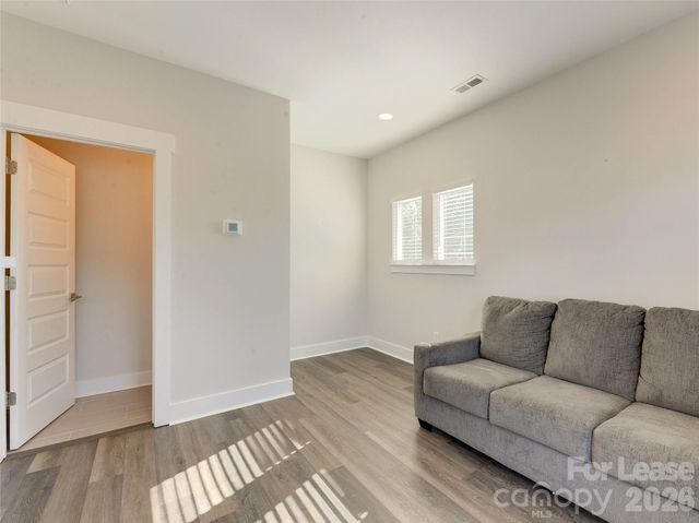 606 W End Drive, Charlotte, NC 28208