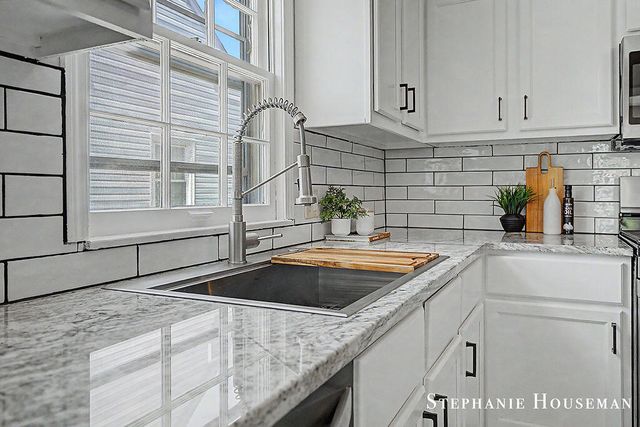 933 Mayhew Wood Drive SE, Grand Rapids, MI 49507