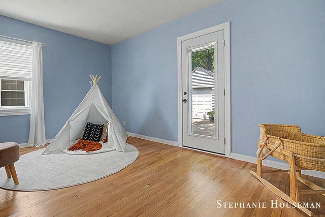 933 Mayhew Wood Drive SE, Grand Rapids, MI 49507