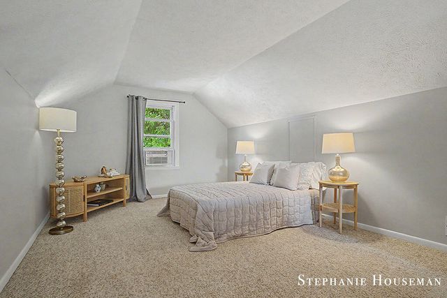 933 Mayhew Wood Drive SE, Grand Rapids, MI 49507