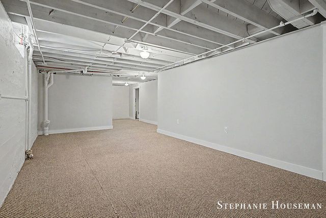 933 Mayhew Wood Drive SE, Grand Rapids, MI 49507