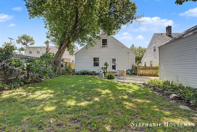 933 Mayhew Wood Drive SE, Grand Rapids, MI 49507