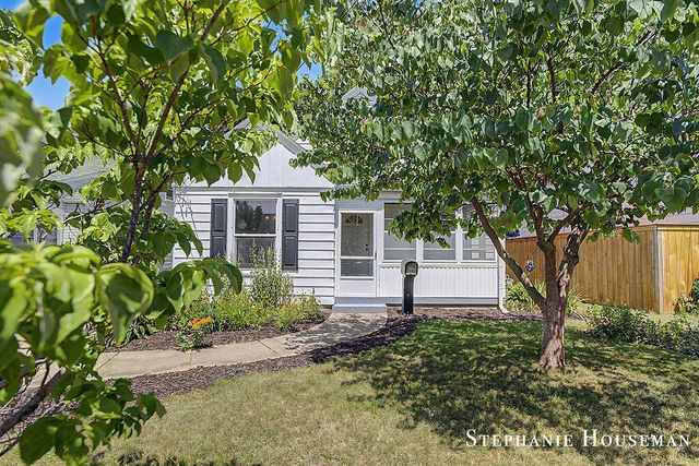 933 Mayhew Wood Drive SE, Grand Rapids, MI 49507