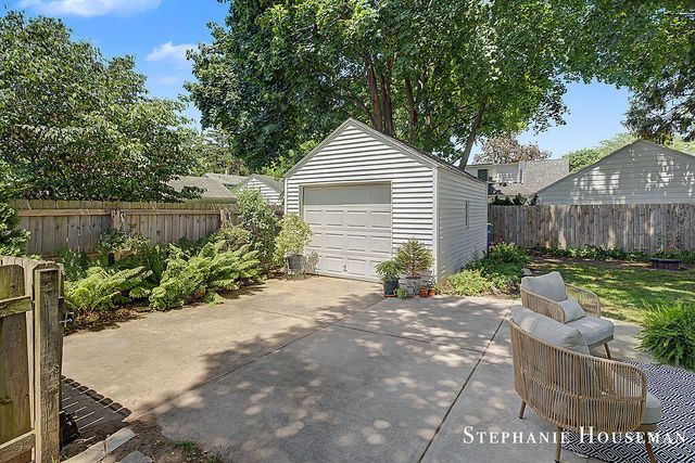 933 Mayhew Wood Drive SE, Grand Rapids, MI 49507
