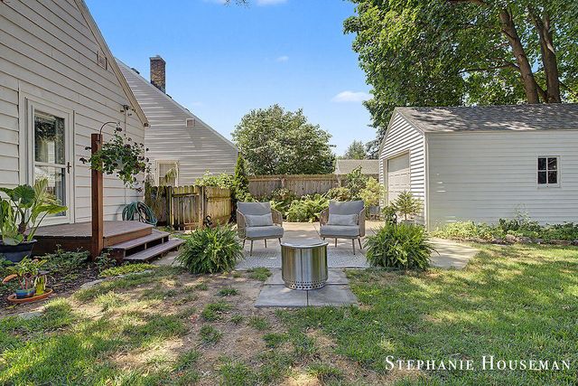 933 Mayhew Wood Drive SE, Grand Rapids, MI 49507