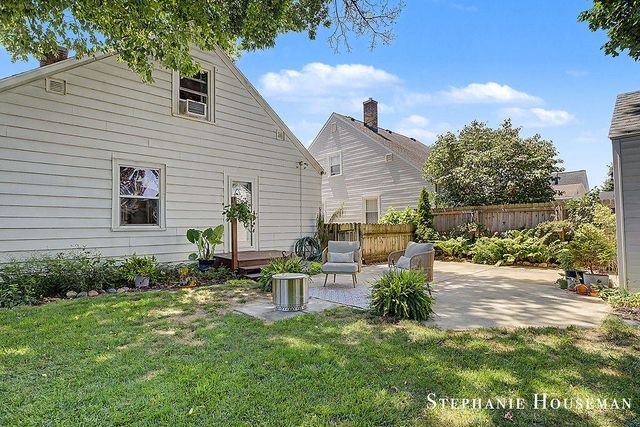 933 Mayhew Wood Drive SE, Grand Rapids, MI 49507