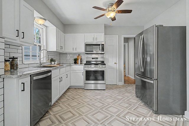 933 Mayhew Wood Drive SE, Grand Rapids, MI 49507