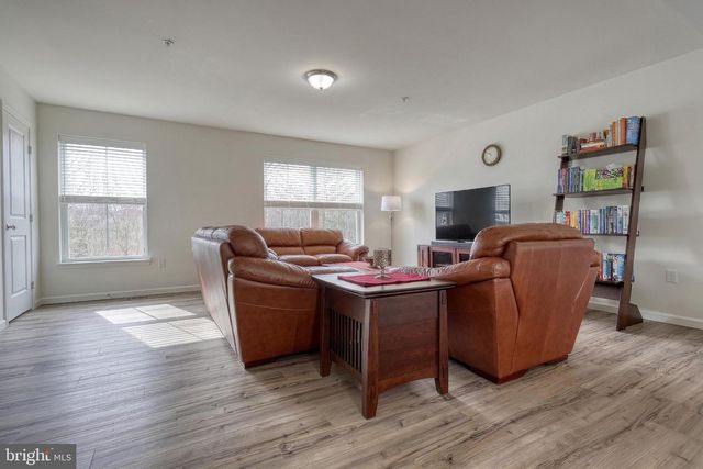 8127 KELLY DR, Harrisburg, PA 17112