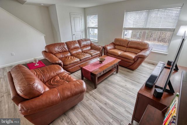 8127 KELLY DR, Harrisburg, PA 17112