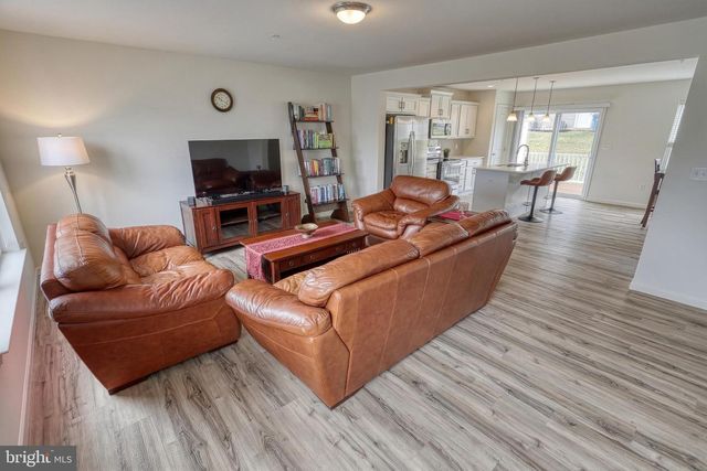 8127 KELLY DR, Harrisburg, PA 17112