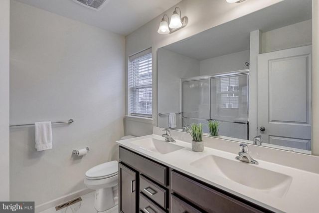 8127 KELLY DR, Harrisburg, PA 17112