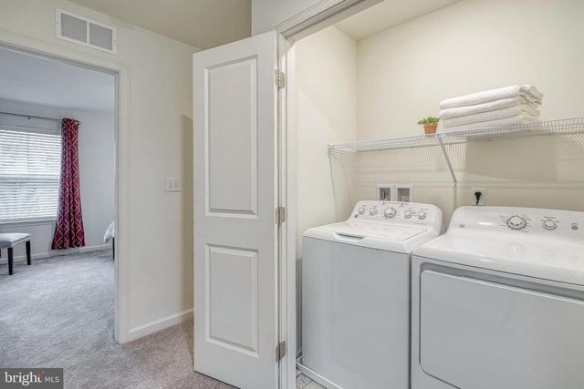 8127 KELLY DR, Harrisburg, PA 17112