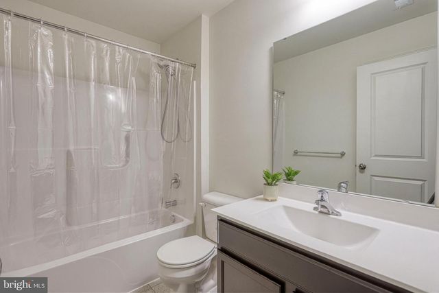 8127 KELLY DR, Harrisburg, PA 17112