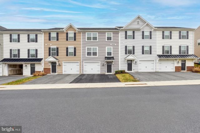 8127 KELLY DR, Harrisburg, PA 17112