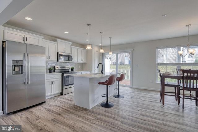 8127 KELLY DR, Harrisburg, PA 17112