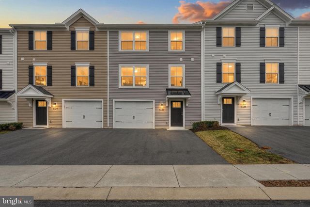 8127 KELLY DR, Harrisburg, PA 17112