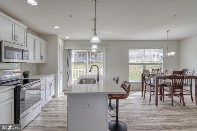 8127 KELLY DR, Harrisburg, PA 17112